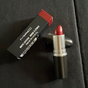 MAC Matte lipstick - avant garnet